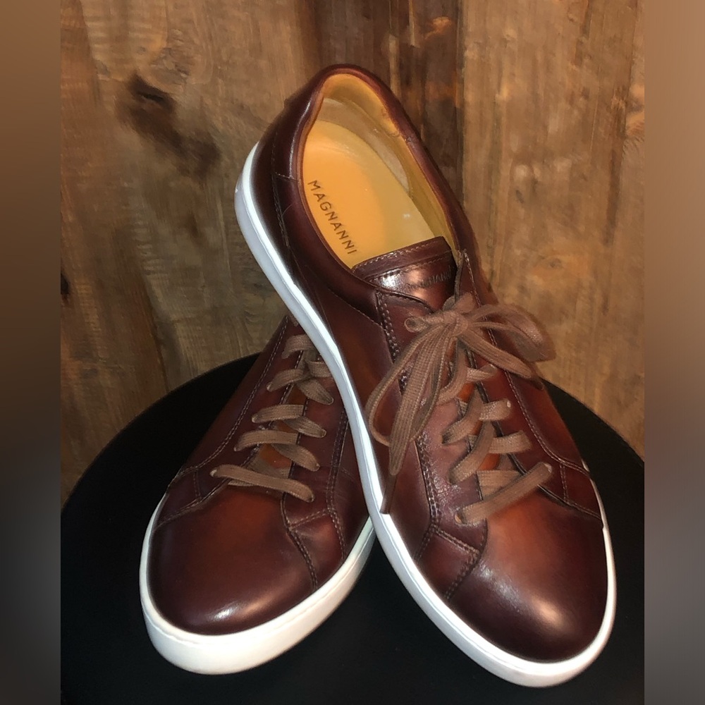 Magnanni Men’s Shoes Size 9 Low top Brownish in color